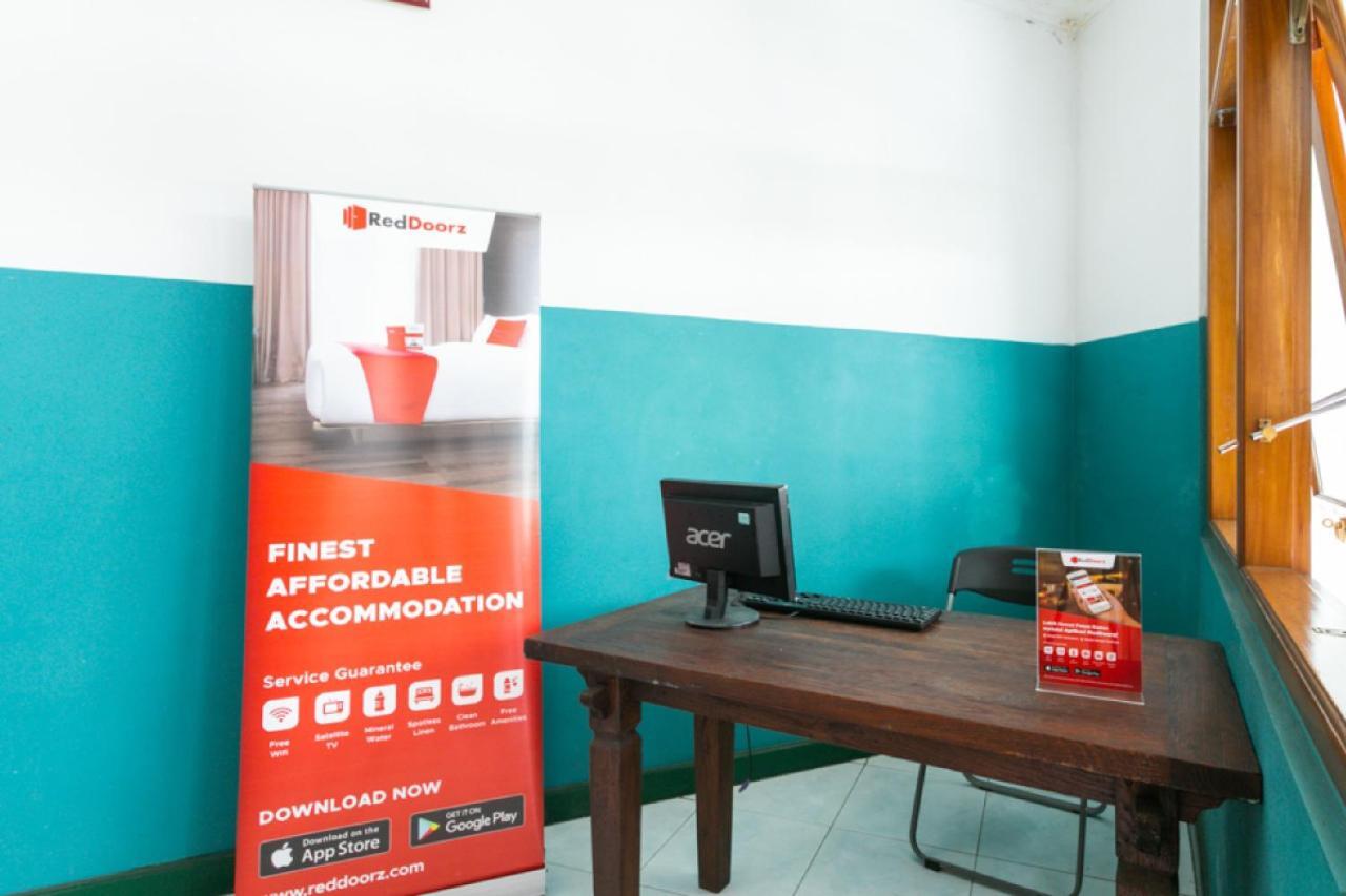 Hotel Reddoorz Syariah Near Alun Alun Magelang Bayeman Exterior foto