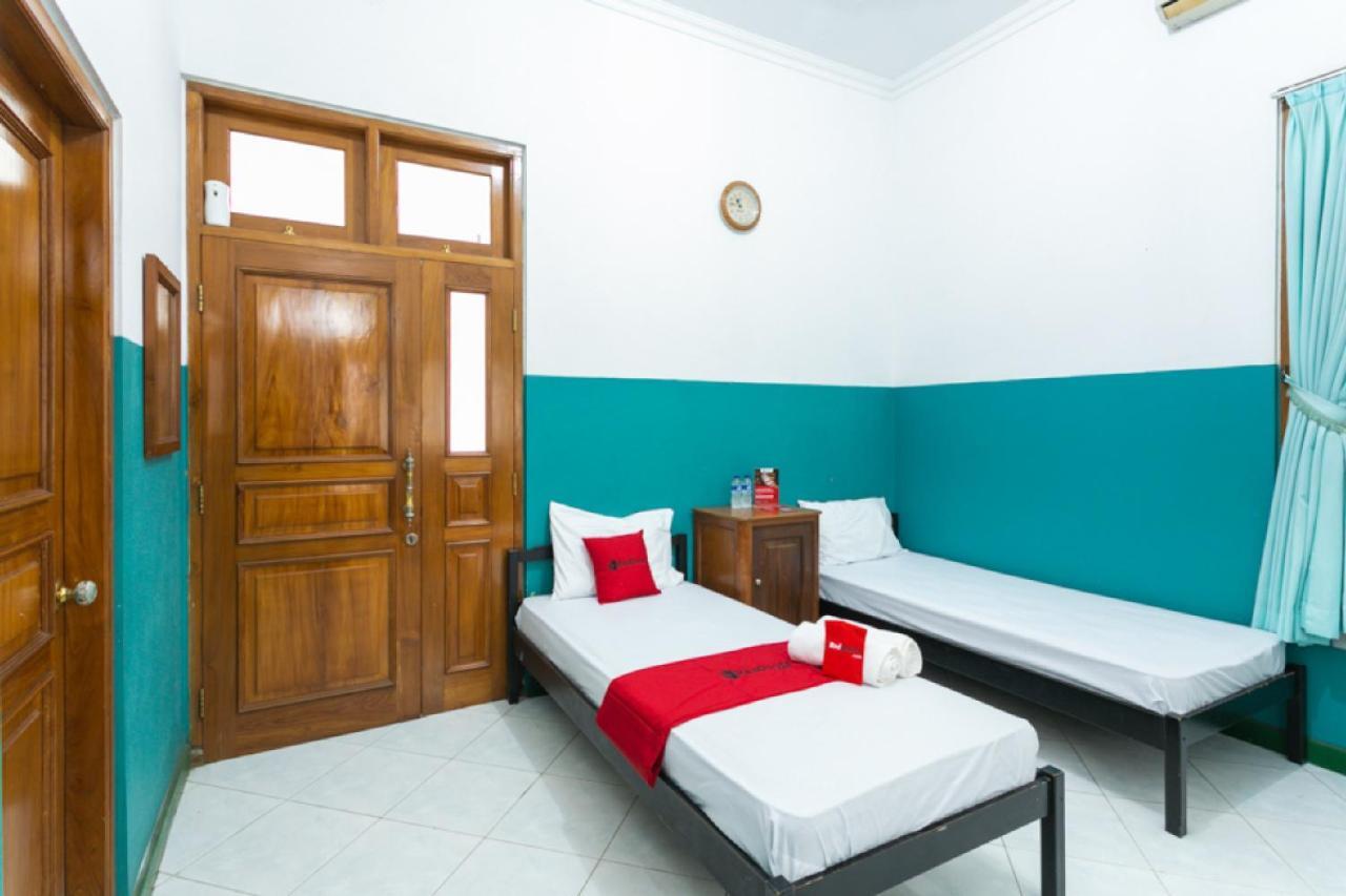 Hotel Reddoorz Syariah Near Alun Alun Magelang Bayeman Exterior foto