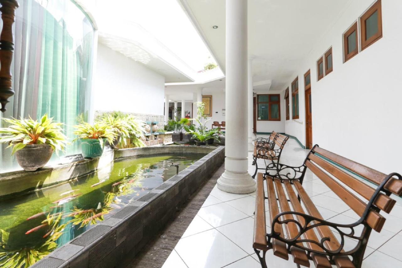 Hotel Reddoorz Syariah Near Alun Alun Magelang Bayeman Exterior foto